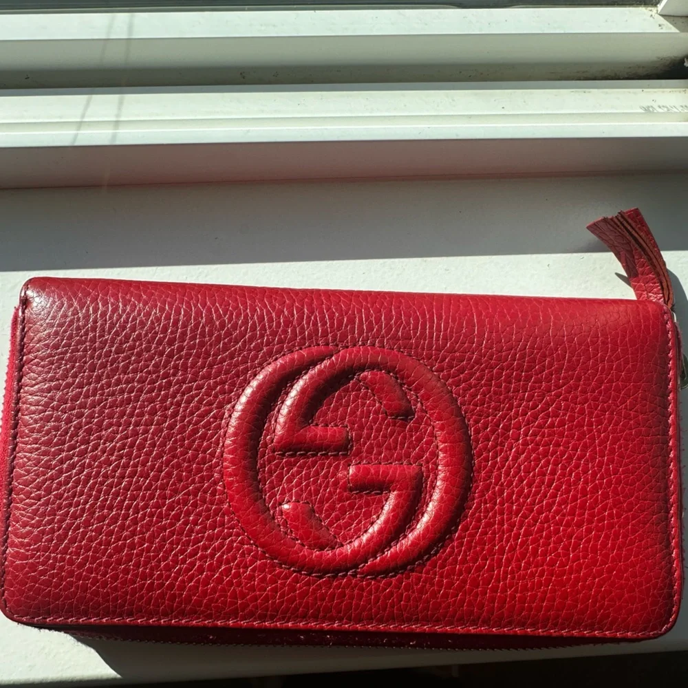 GUCCI Soho Leather Women's Red Long Zip Wallet 100% authentic